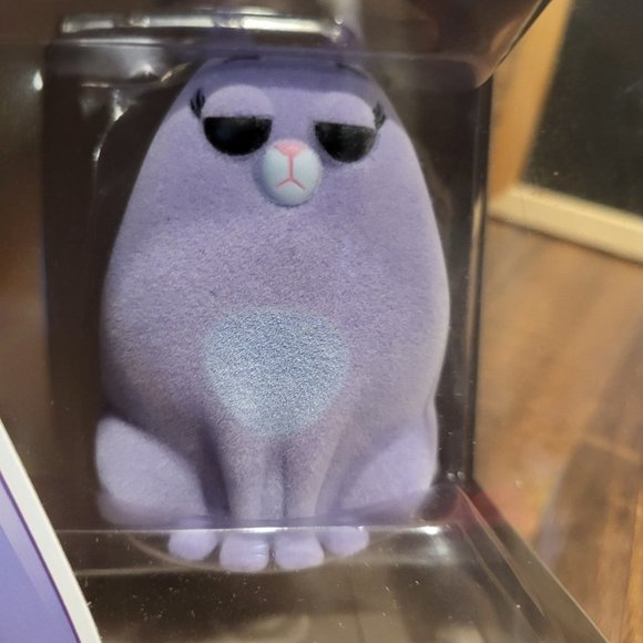 Illumination Presents The Secret Life of Pets Chloe (Flocked) Funko Pop - Picture 7 of 12